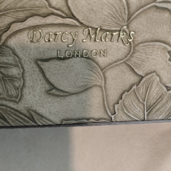 NWT Women's Darcy Marks London Tan Vegan Leather Floral Engraving Design - Picture 3 of 11